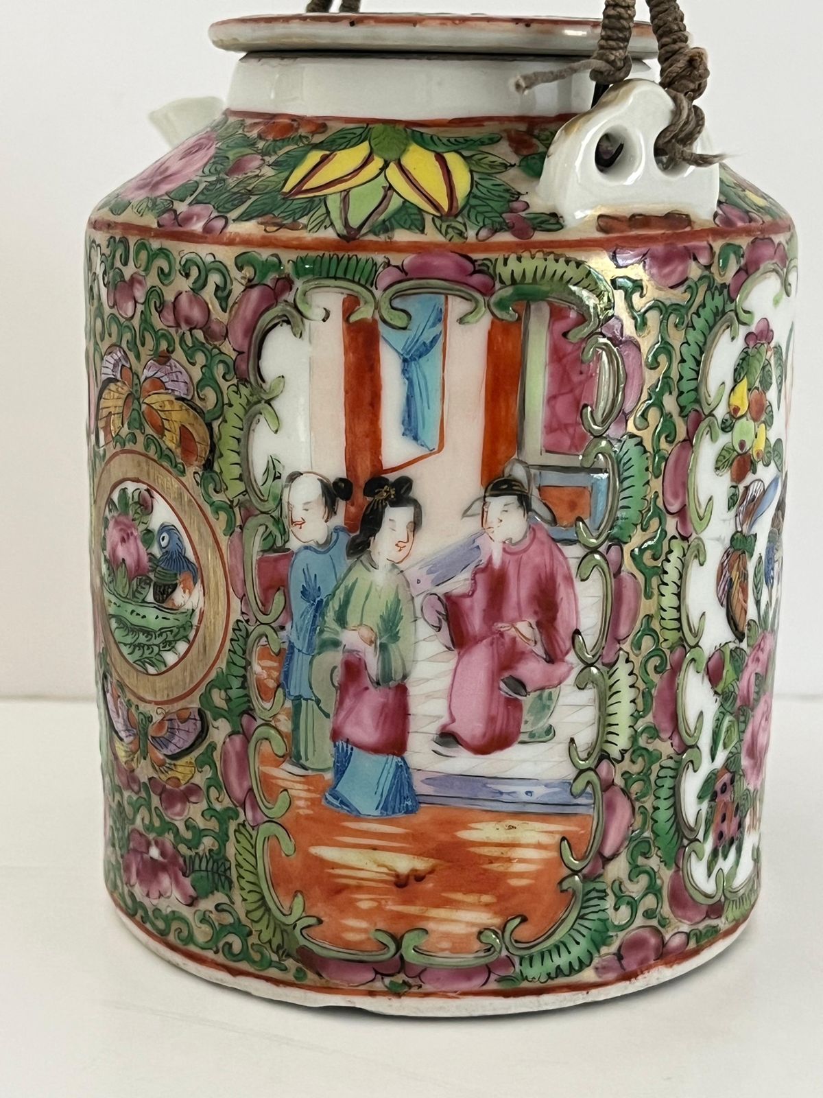 Chinese exportporselein theepot Rose Medallion, handgeschilderd, Qing ca. 1810 photo vinterior