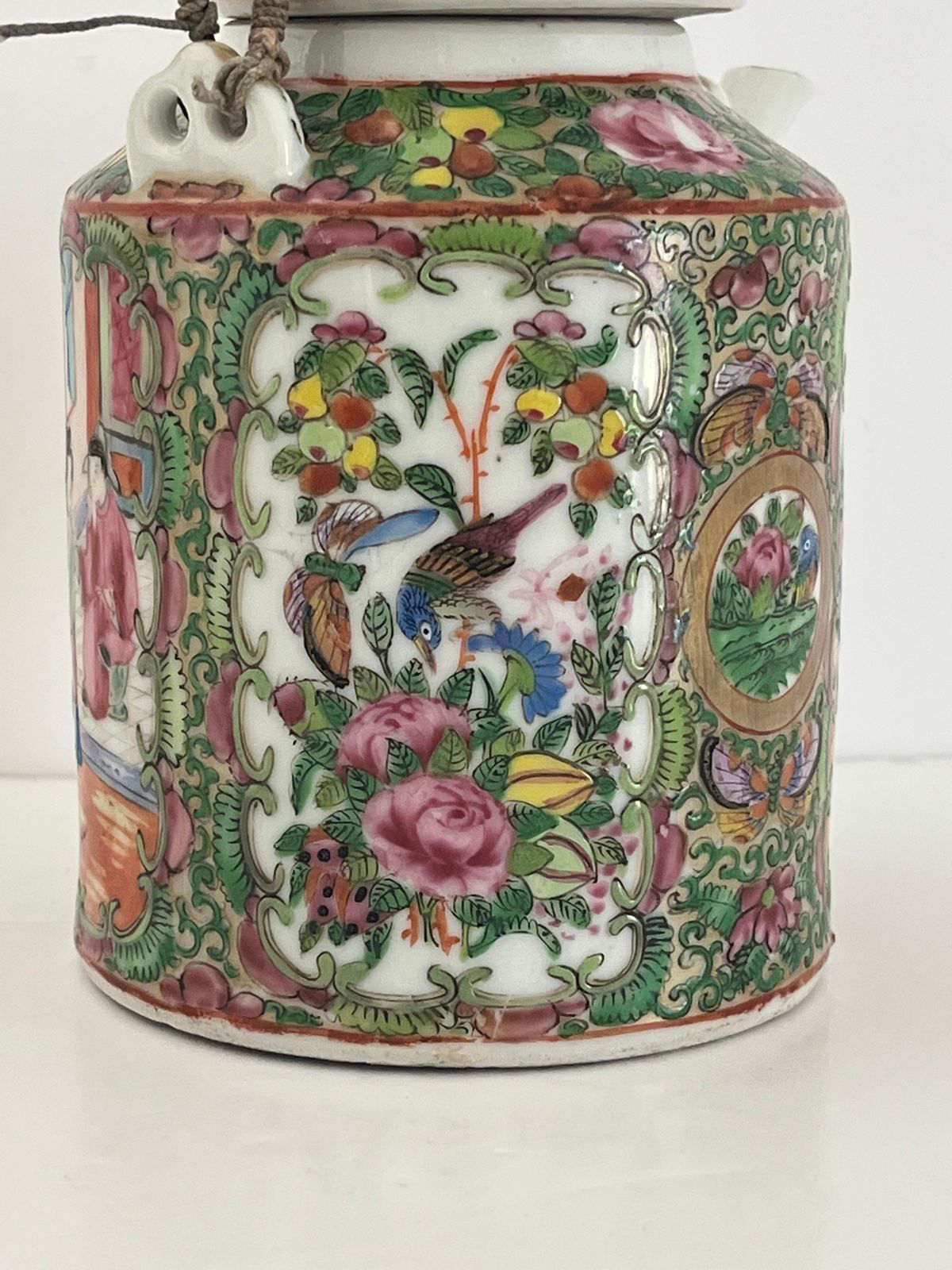 Chinese Export Porcelain Teapot Rose Medallion, Hand Painted, Qing Ca 1810 photo vintage
