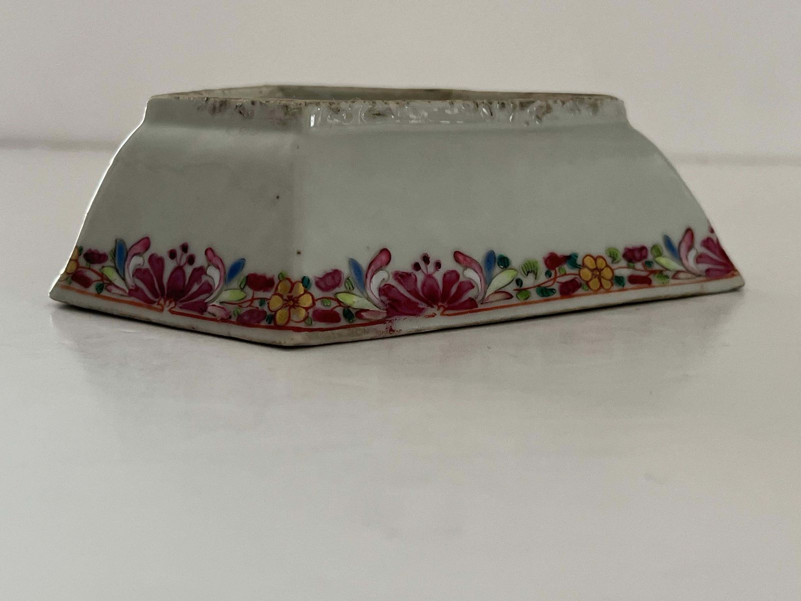Chinese dekselbox, porselein Famille Rose, handgeschilderd, Qianlong ca. 1760 photo 335.0