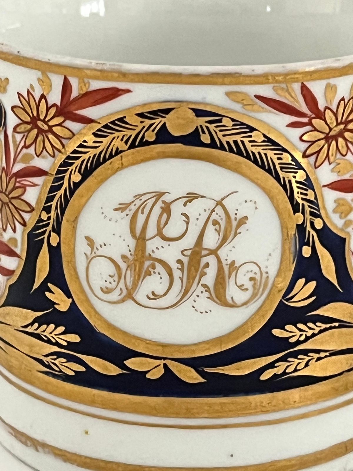 Vroeg Minton Porseleinen Koffiekopje, Gemonogrammeerd en Handgeschilderd Patroon 202, ca. 1810 photo vinterior