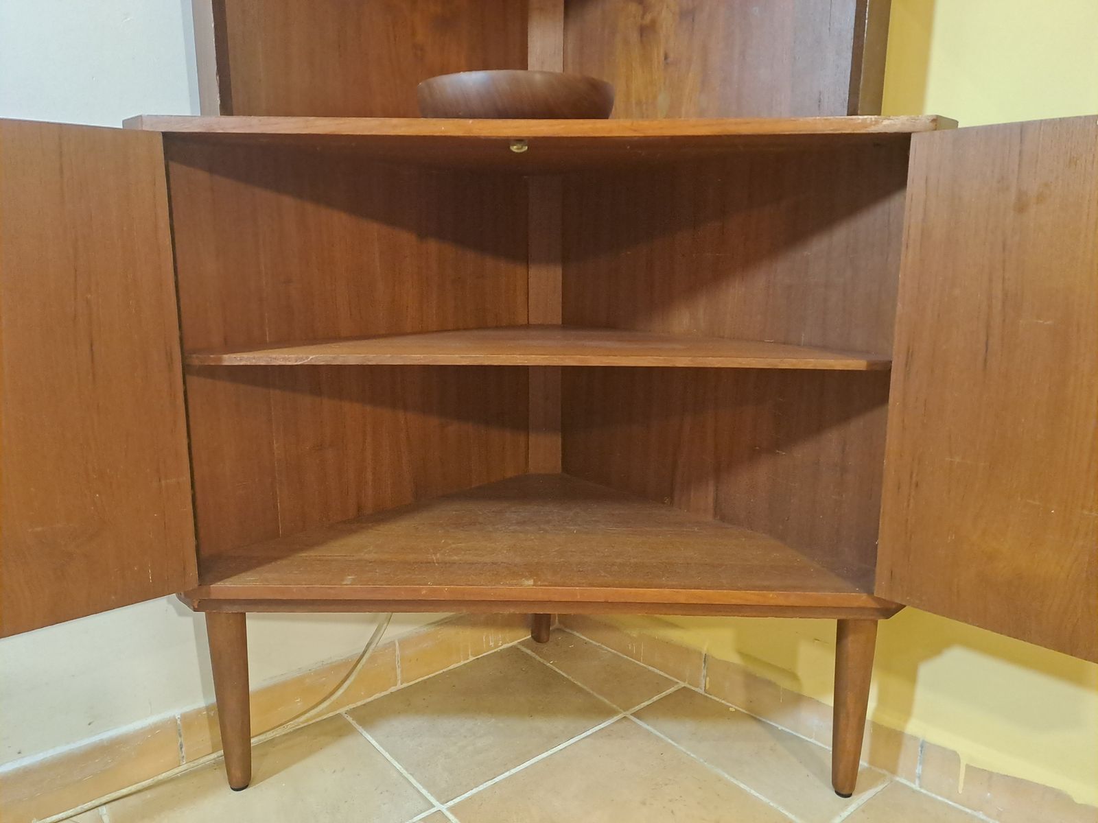 photo for sale Meuble d'angle mid-century en teck, Danemark, années 1960