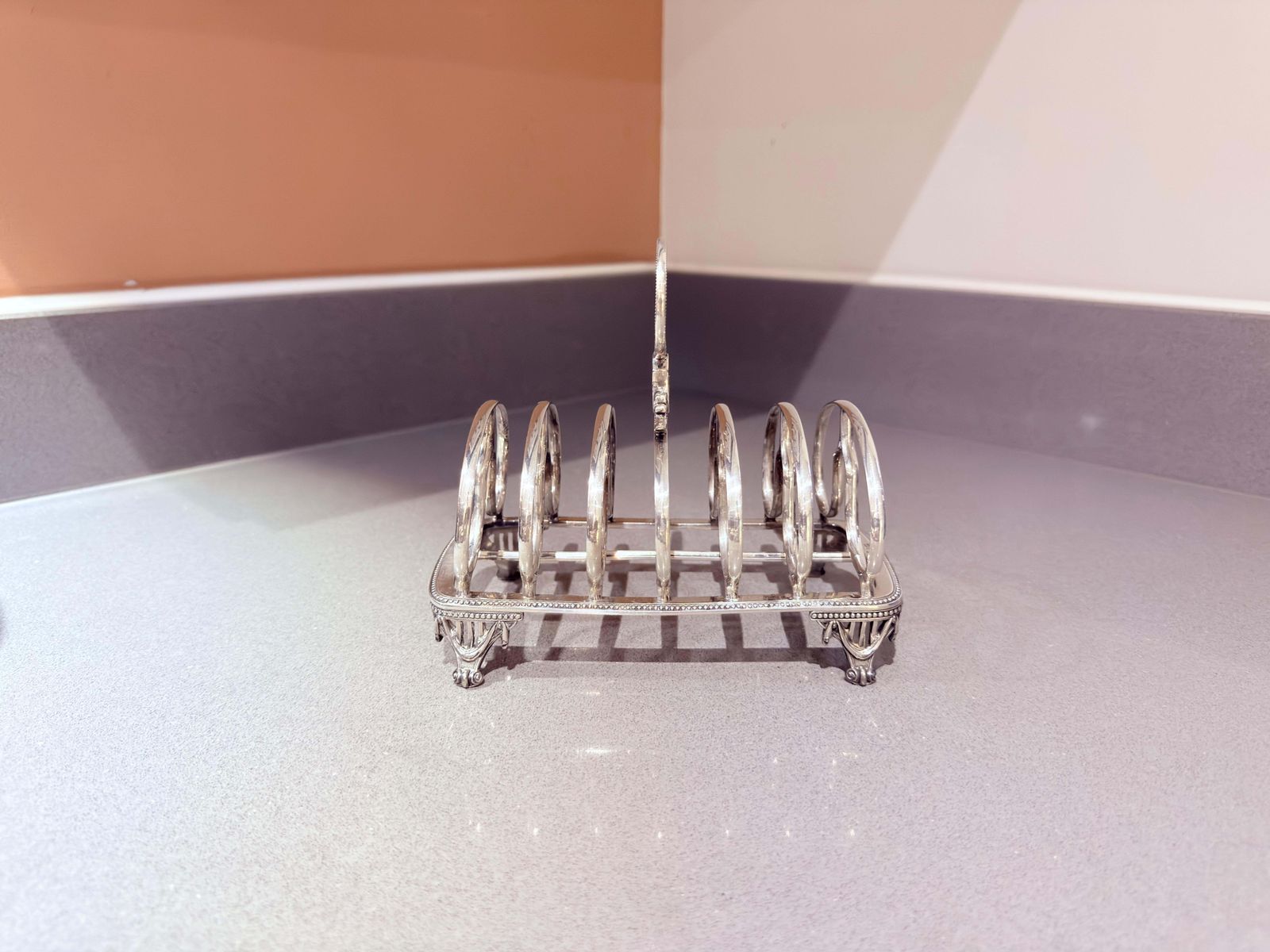 Art Deco Silver Toast Rack, 6 Slice Breakfast Bread Stand With Handle Sheffield photo Woonaccessoires