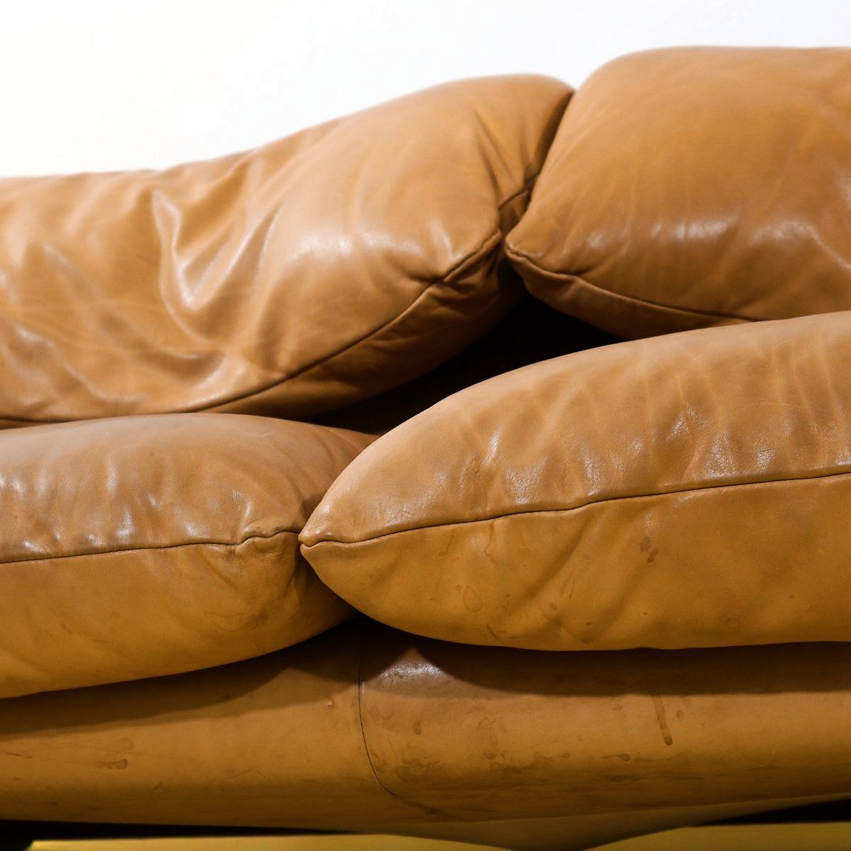 Maralunga zitset door Vico Magistretti voor Cassina, jaren 1970, tan leer – twee banken en een fauteuil photo vintage