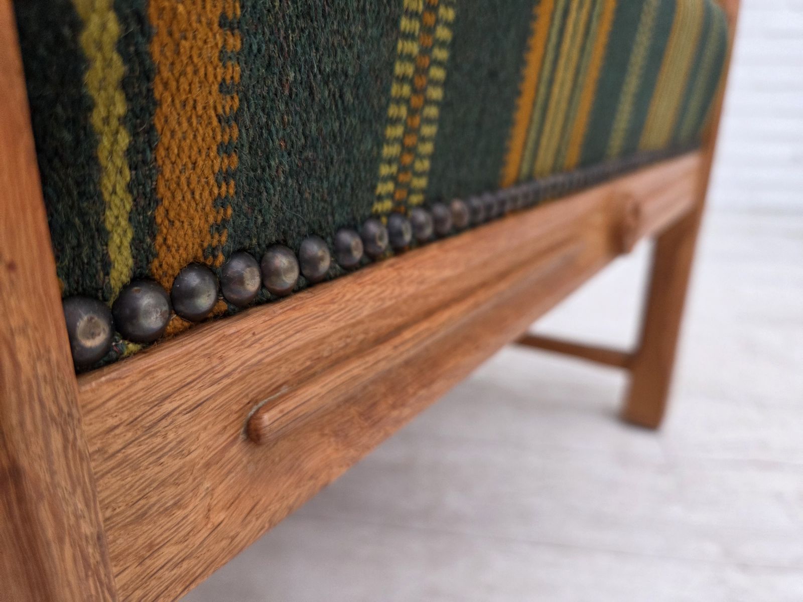 Ca. jaren 1970, Deense fauteuil, groene meubelwol, massief eikenhout. photo vintage