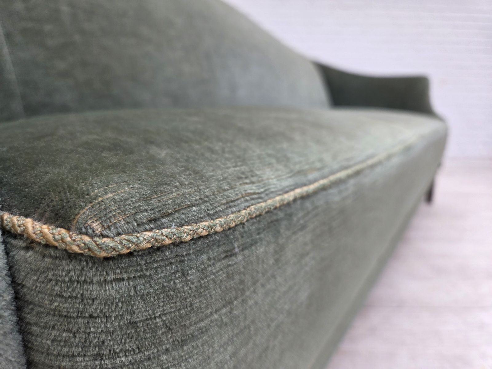 Jaren 1960, 3-zitsbank Deens design, groen meubelvelours. photo buy