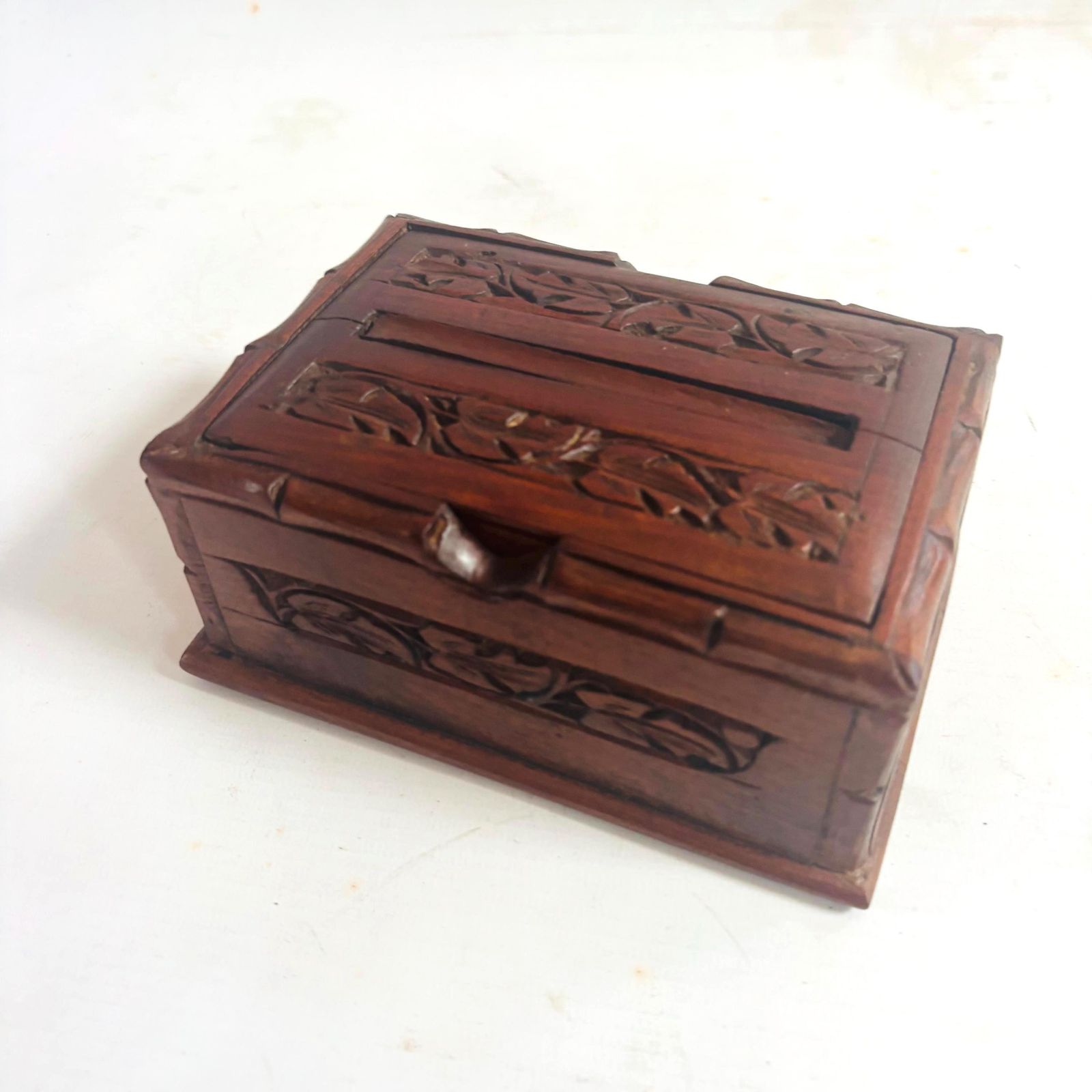Antiek Edwardiaans gesneden eiken sigarettendispenser, ca. 1910 photo for sale