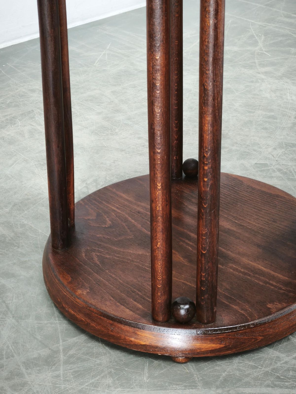 Fledermaus Vienna Secession Bentwood tafel, Oostenrijk, ca. 1900 photo vinterior