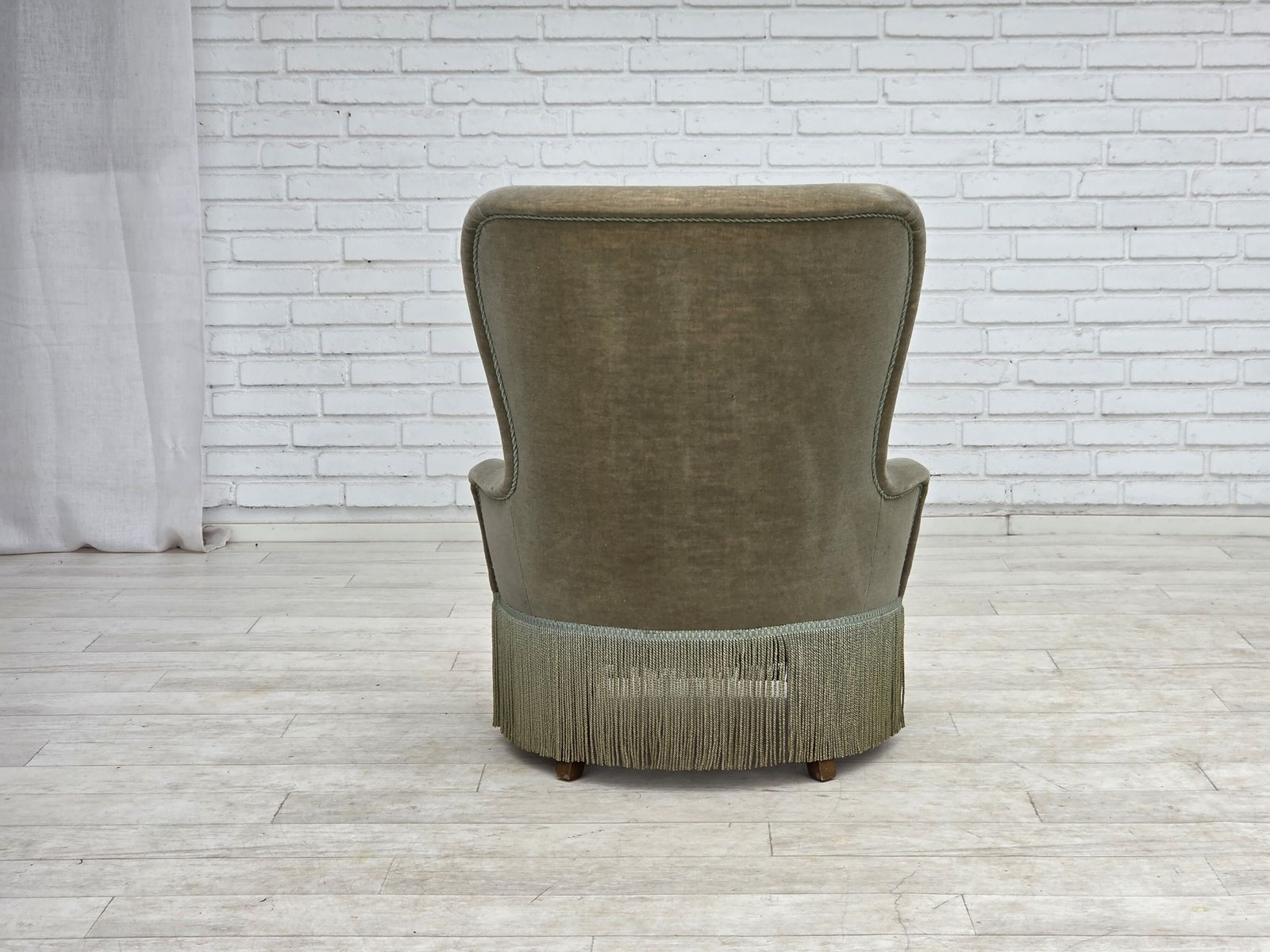 Meubels Ca. jaren 1970, Deense fauteuil, groen meubelvelours. photo