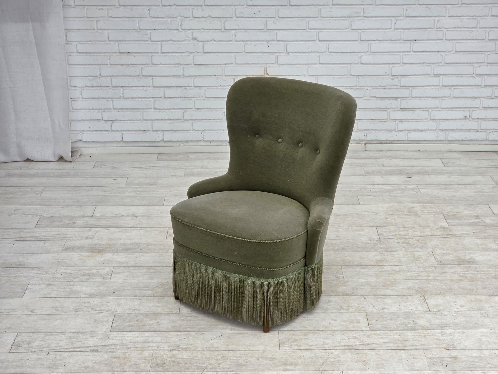 photo vinterior 1970s, Danish Armchair, Green Furniture Velour.