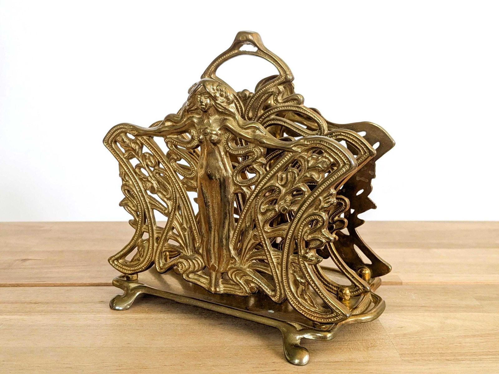 photo buy Vintage Frans art nouveau messing brievenhouder / bureauorganizer / servethouder met nimffiguur