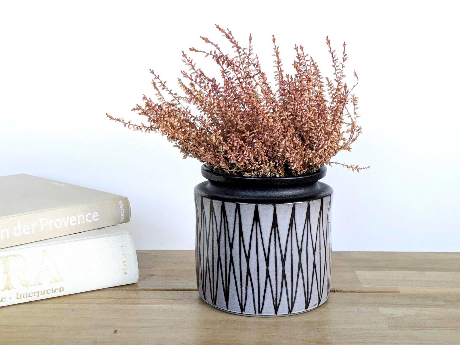 Mid-century West-Duits keramiek – plantenpot / vaas met geometrisch sgraffito – Köln – gesigneerd – studio-aardewerk