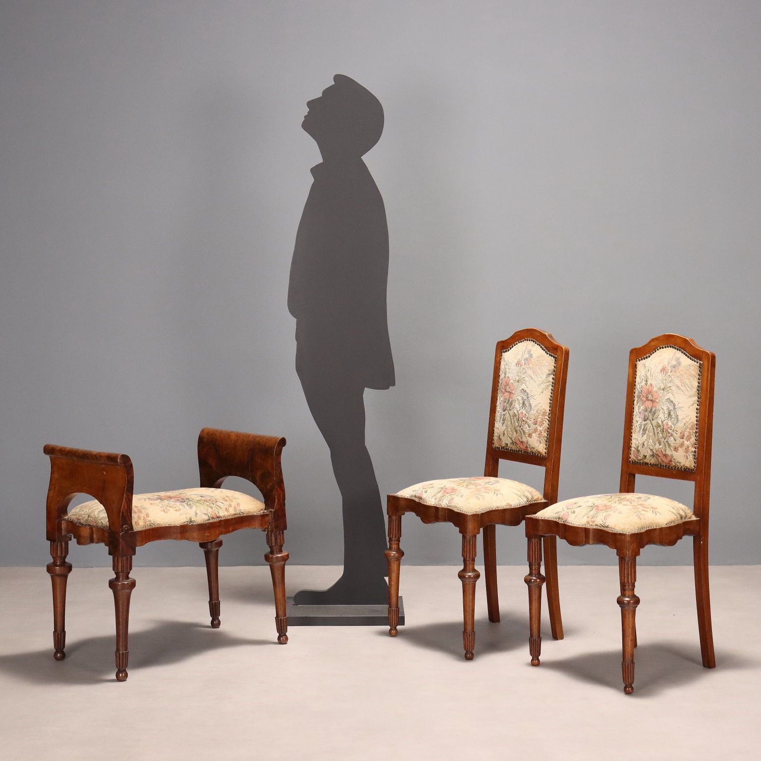 Ensemble de chaises Art déco en noyer et loupe de noyer, Italie, XIXe siècle photo furniture