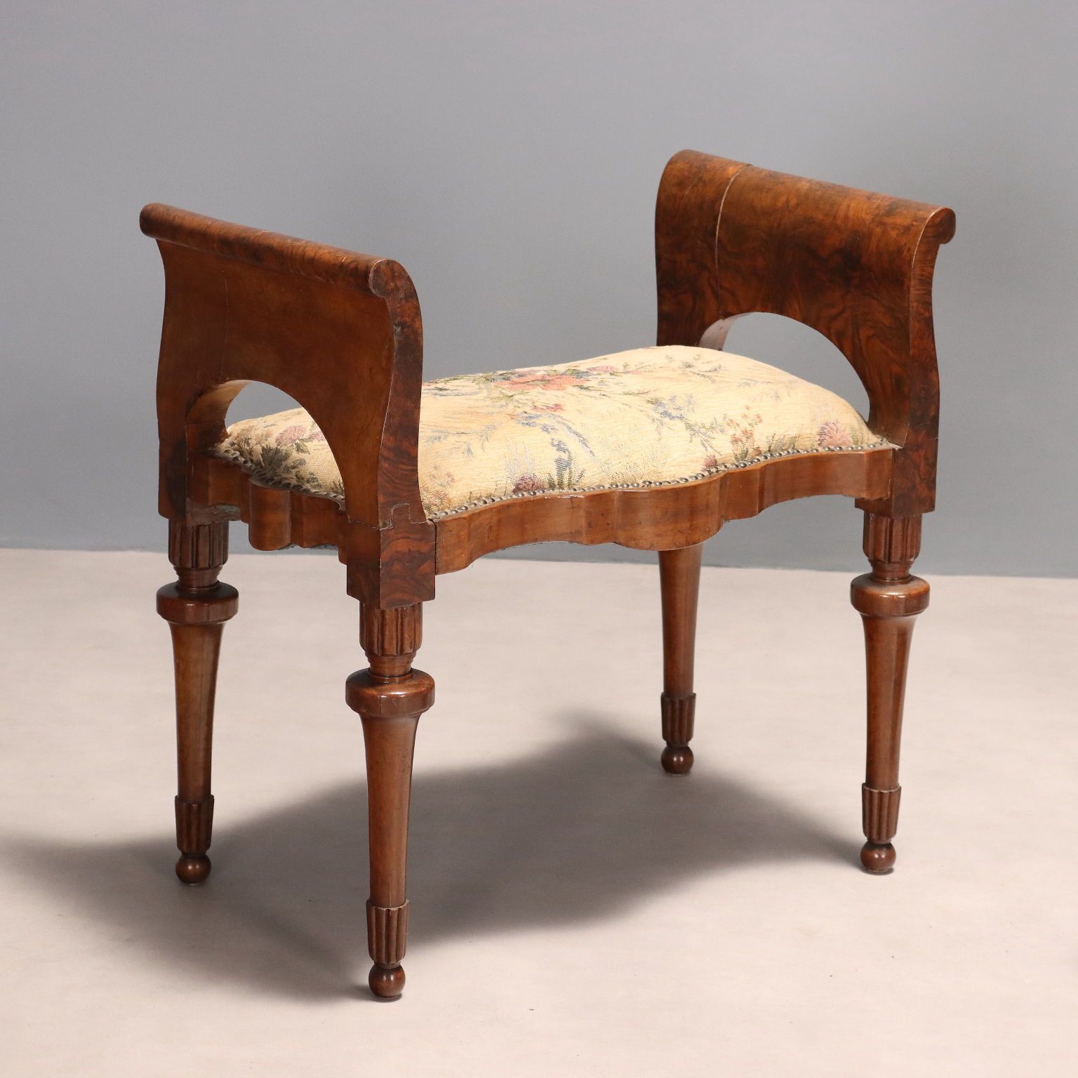 Ensemble de chaises Art déco en noyer et loupe de noyer, Italie, XIXe siècle photo for sale