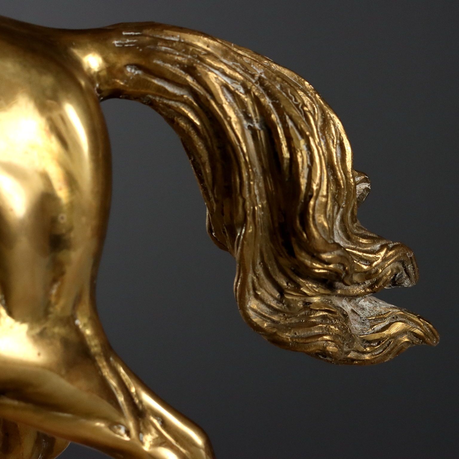 Sculpture moderne Cheval au trot en bronze doré, Italie, années 1970 photo vinterior