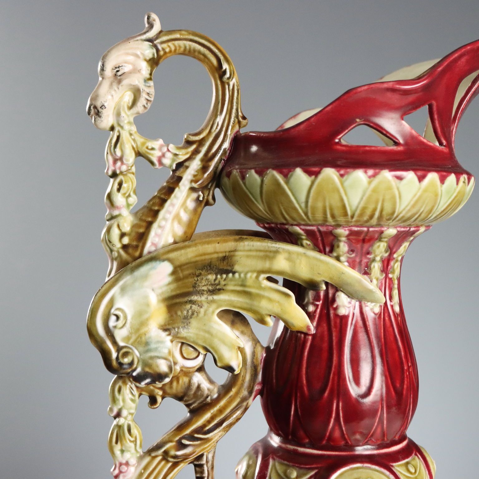 Pichets d'époque Jugendstil en céramique polychrome, XIXe siècle photo vinterior