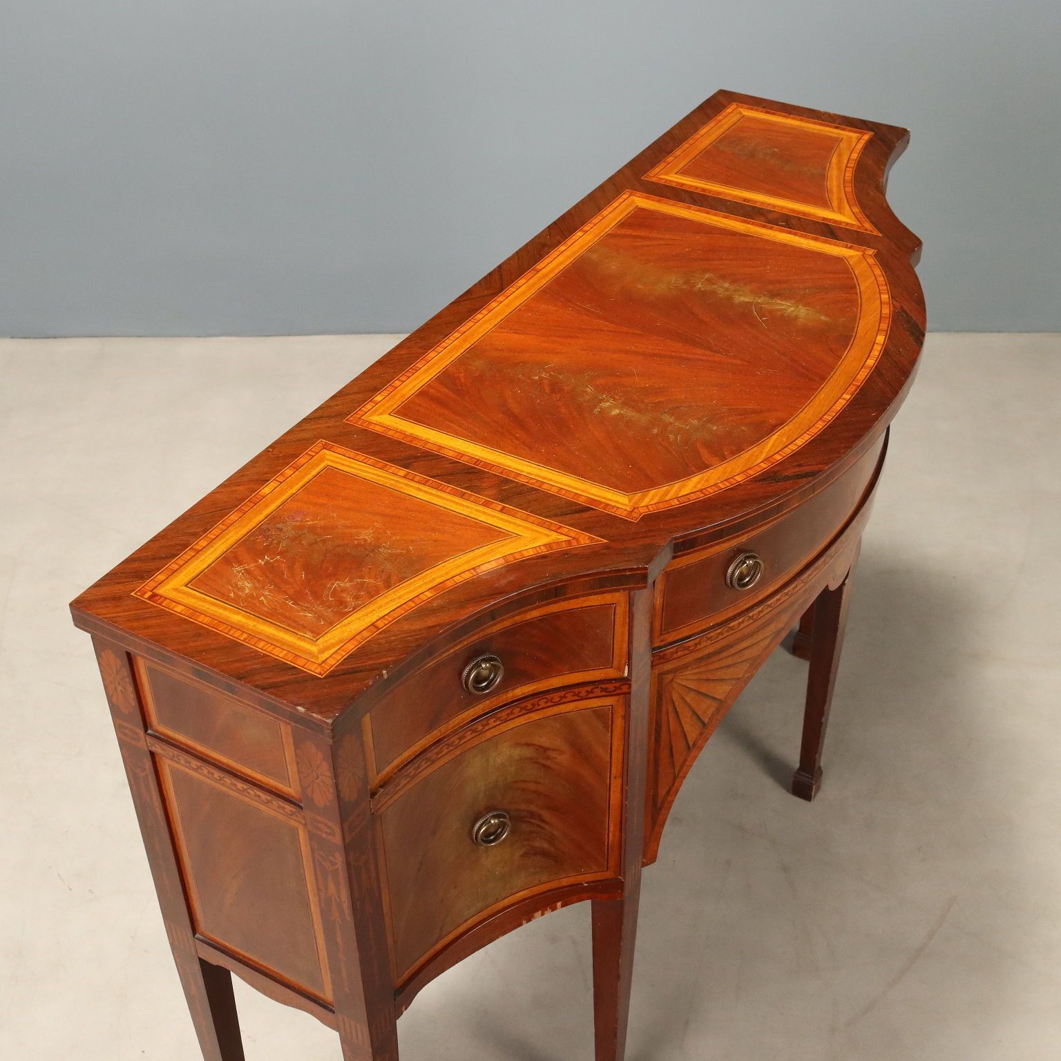photo for sale Victoriaanse stijl mahonie dressoir met inlegwerk