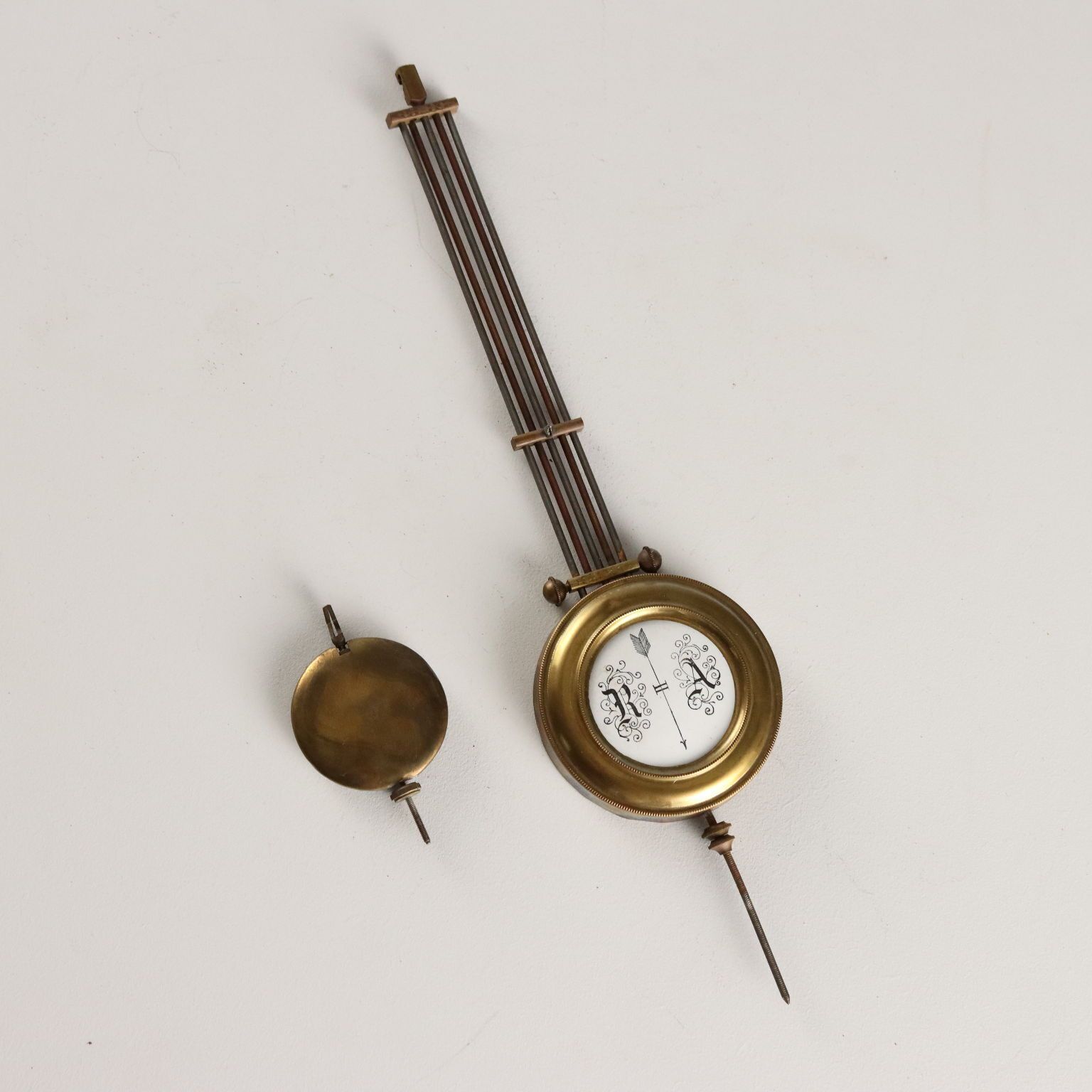 200.0 Junghans Bullseye wandklok photo