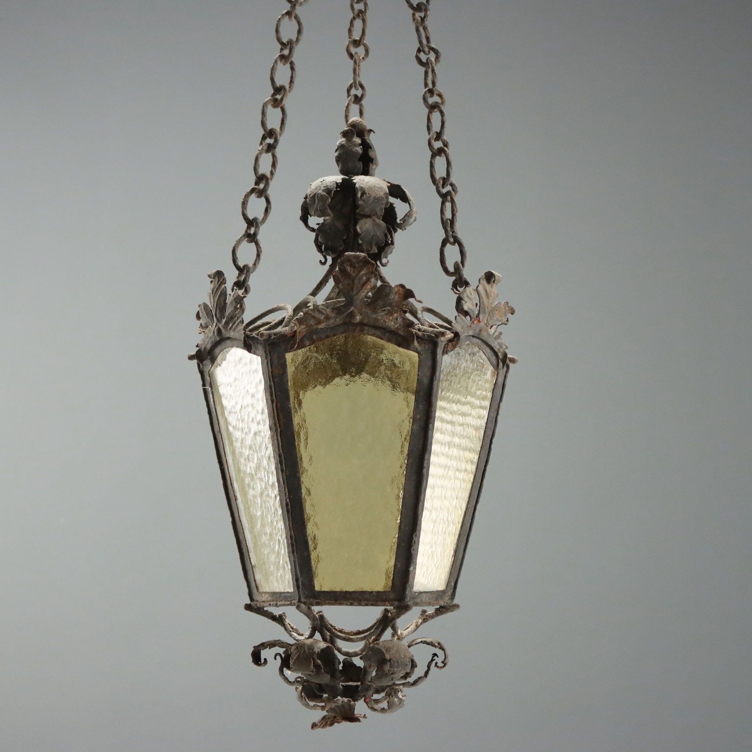 Lanterne d'époque en fer, verre blanc et jaune, Italie, début du XXe siècle photo for sale
