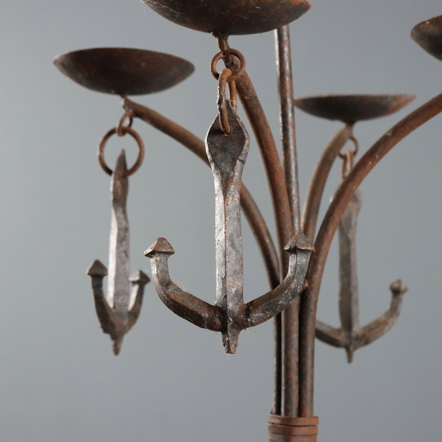 Bougeoirs d'époque en fer forgé, Italie, XXe siècle photo for sale