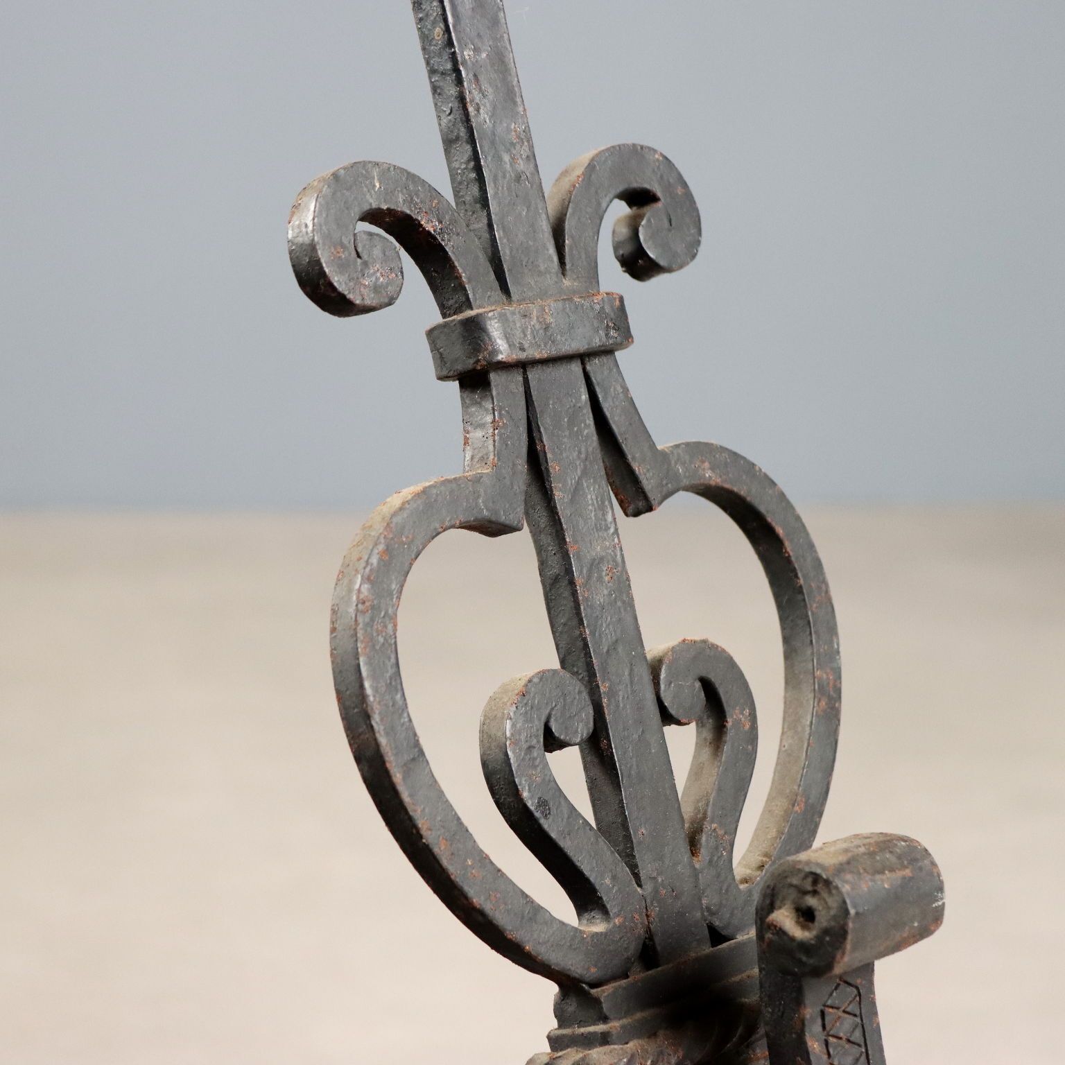 Chenets d'époque en fer forgé décoratifs, Italie, XIXe-XXe siècle photo vinterior