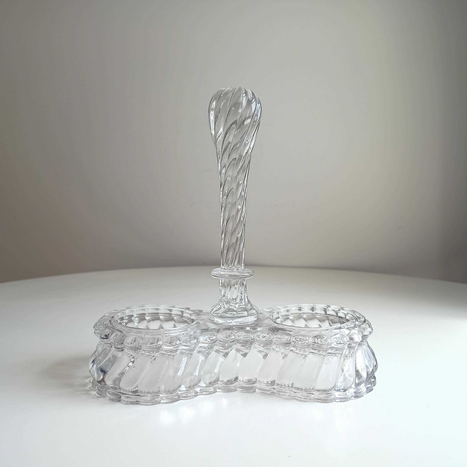 Woonaccessoires Gesigneerde Baccarat Crystal Bambous Tors Olie- en Azijnset Depose Merk jaren 1890 photo