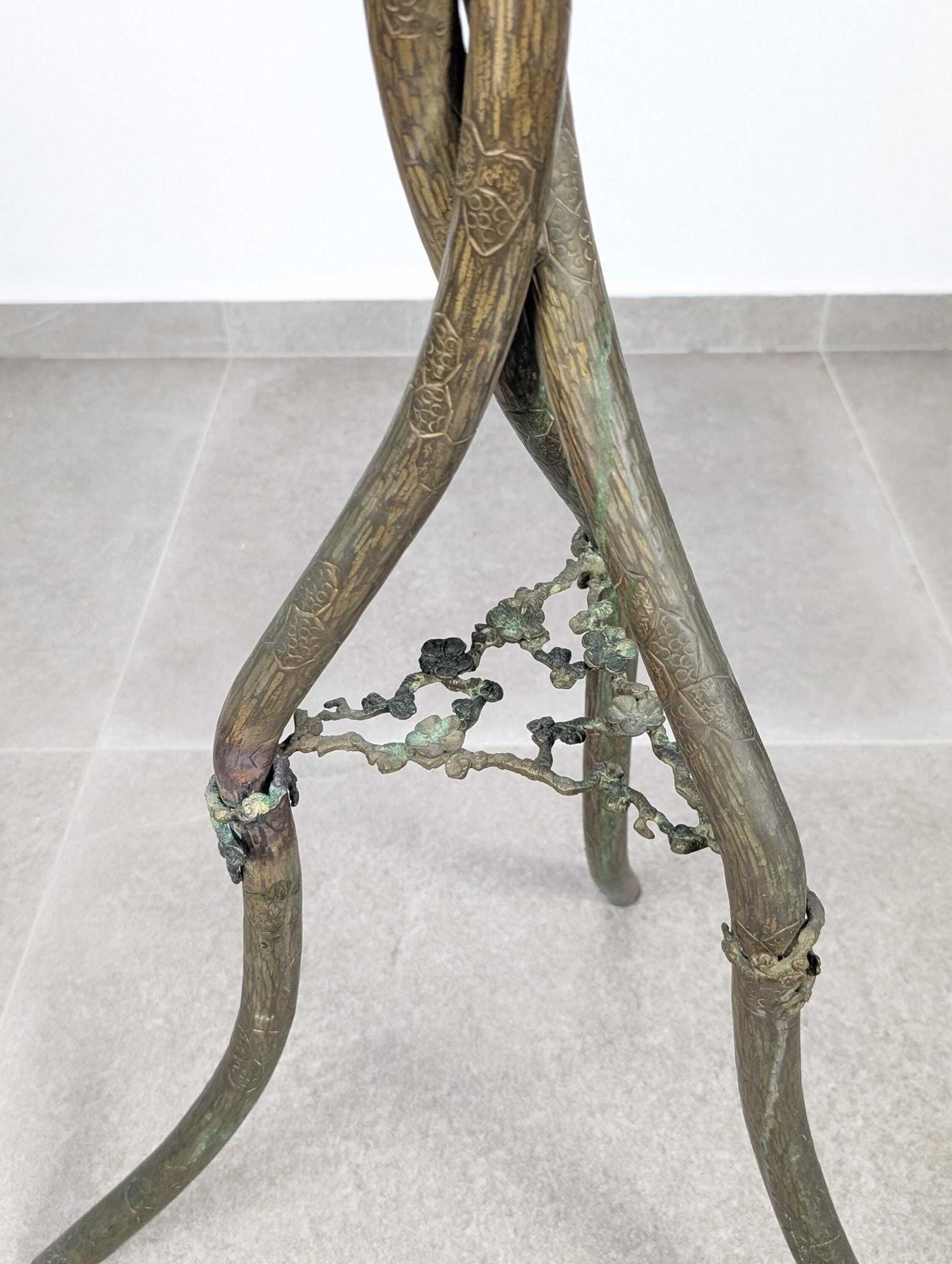 Table Art Nouveau japonaise en bronze et laiton avec libellule, années 1920 photo vinterior