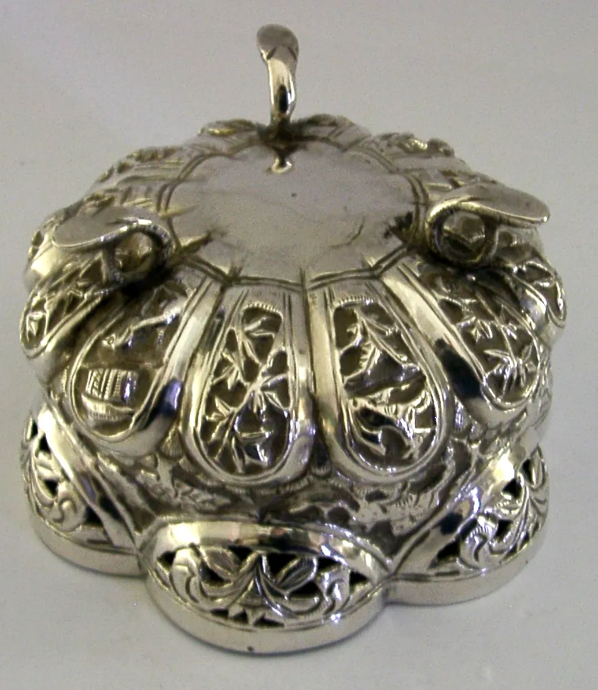 Bol d'époque en argent massif, Inde, vers 1900, décor animalier, 81 g photo vinterior