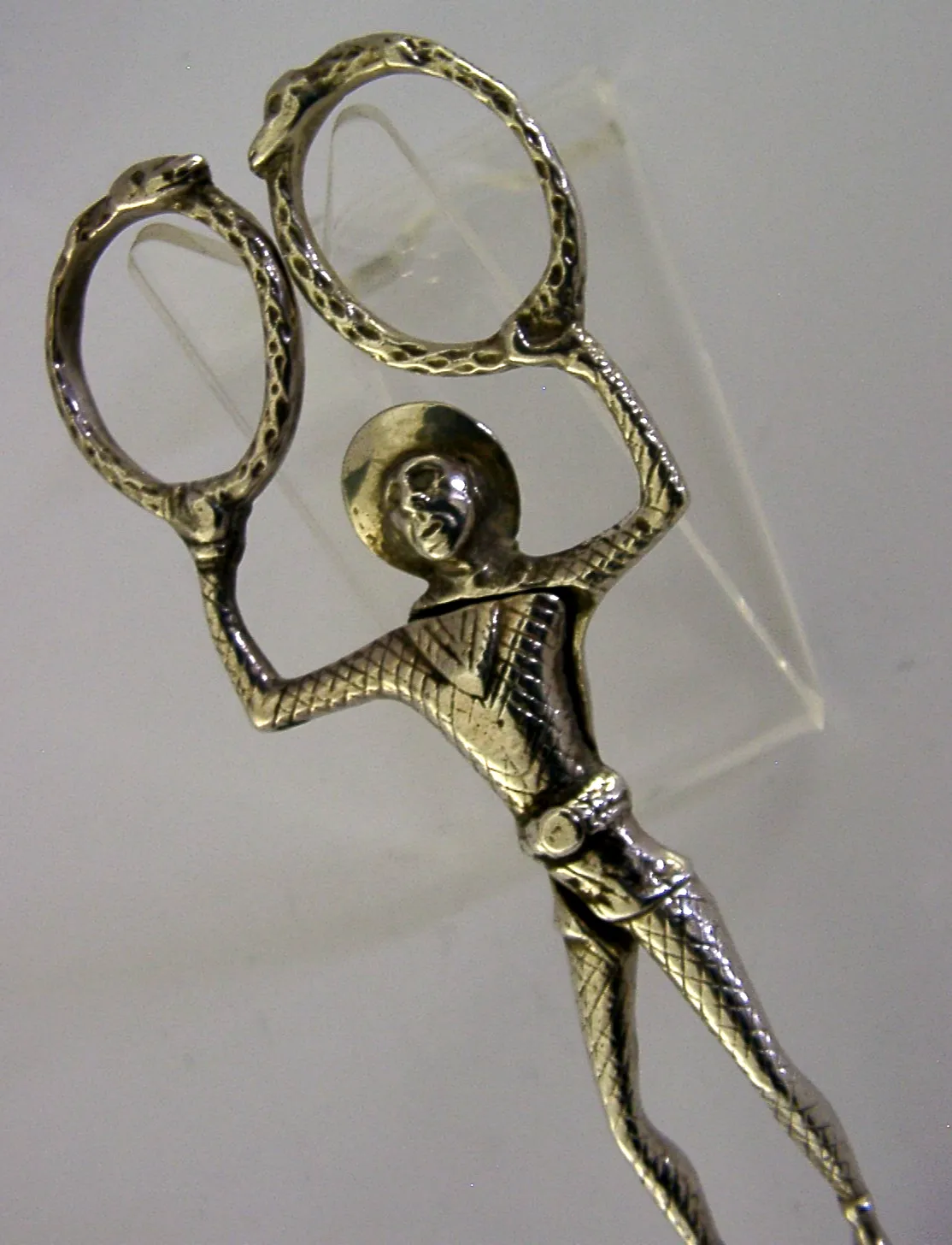 Chester Sterling Silver Harlequin Jester Sugar Tongs Nips Chester 1902 photo Woonaccessoires