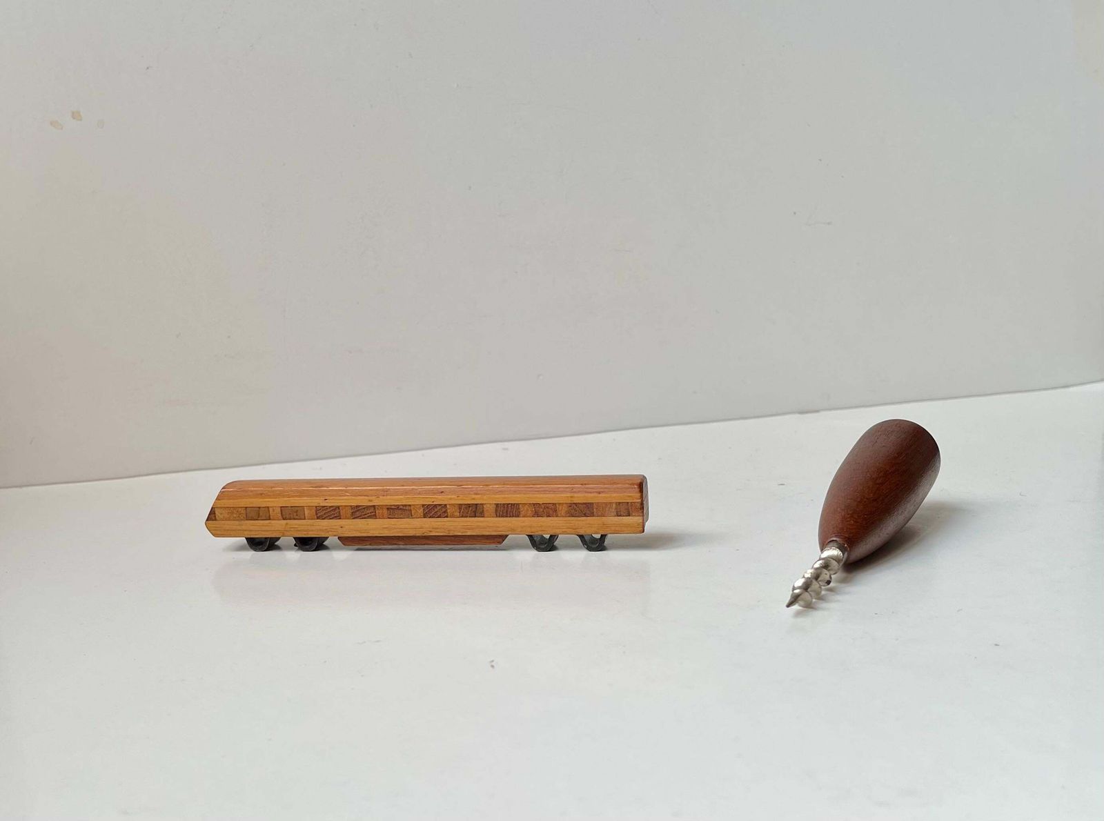 Scandinavische Mid-Century raket kurkentrekker & trein flessenopener, jaren 1960 photo 252.0