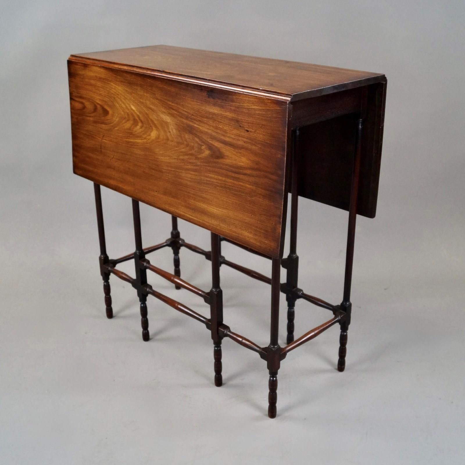 18e-eeuwse mahonie spinnenpootentafel photo furniture