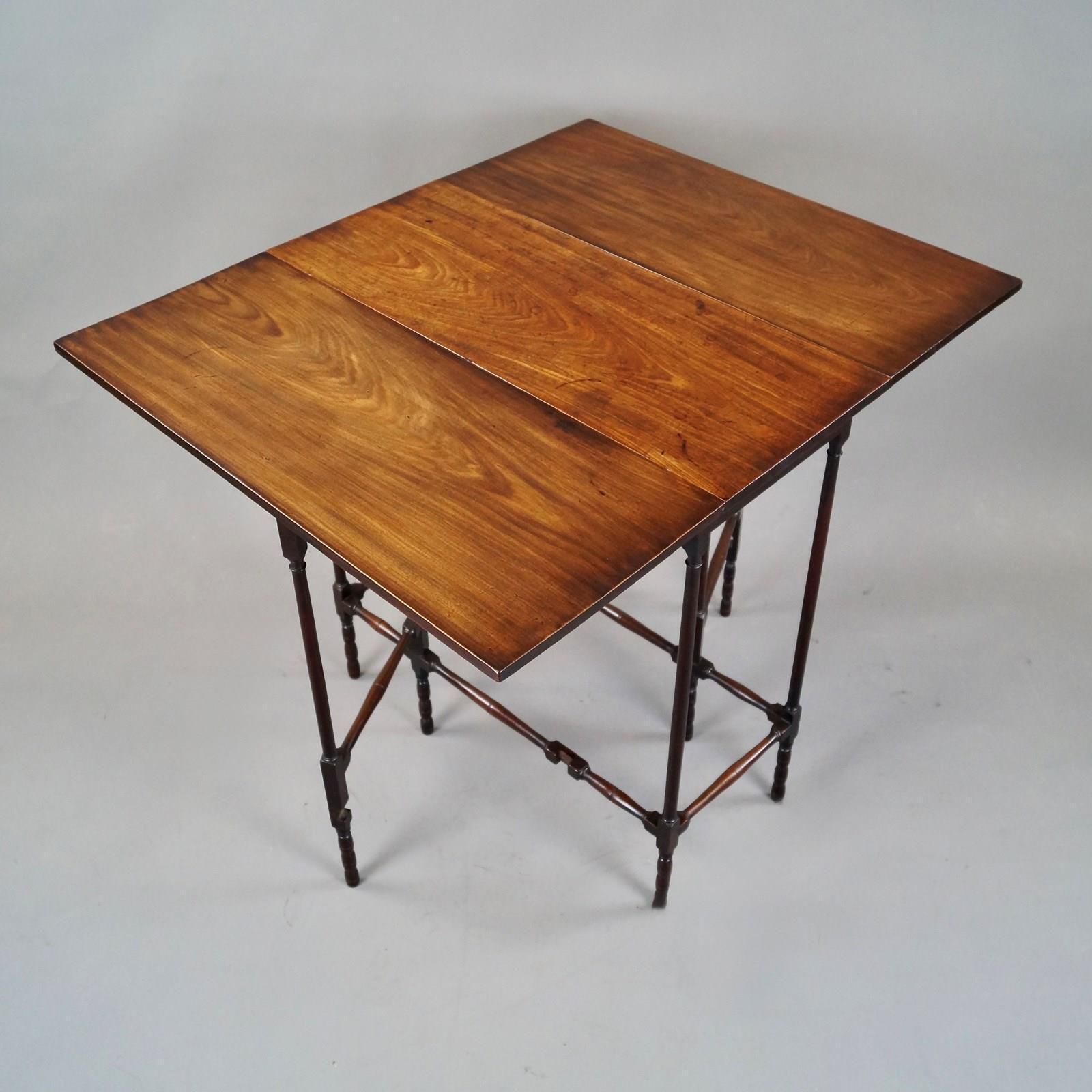 18e-eeuwse mahonie spinnenpootentafel photo for sale