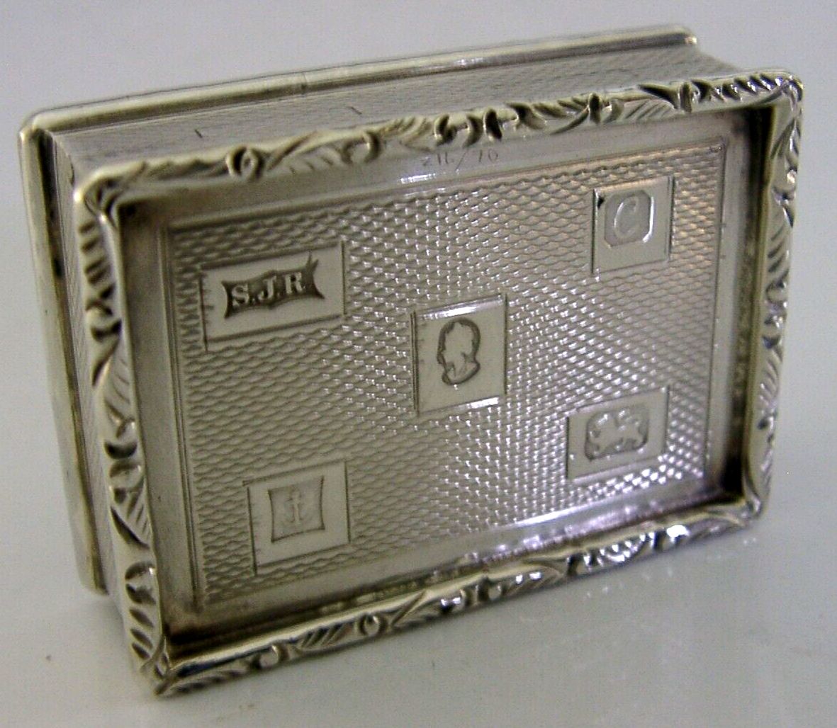 photo furniture Tabatière en argent sterling et émail, scène de chasse à courre, 1977