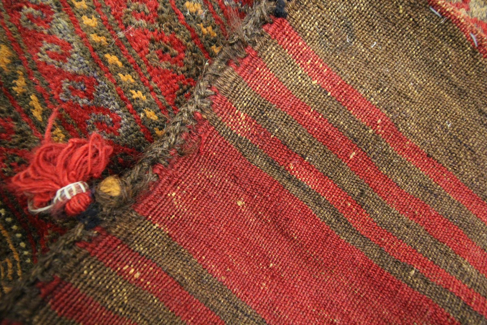 Tapis traditionnel en laine rouge, tapis d'époque Chuval tissé à la main, oriental photo Textiles