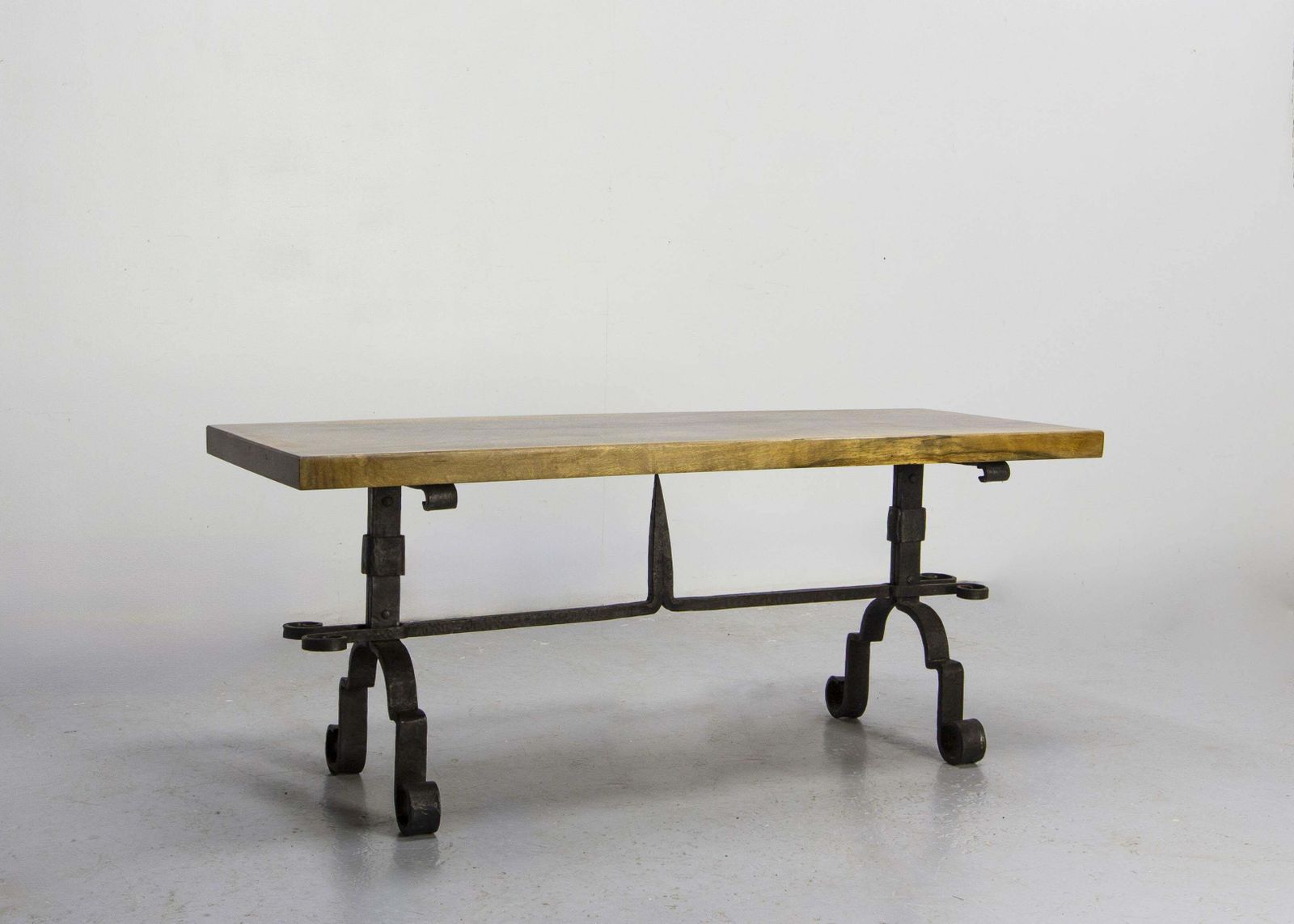 Table basse française en noyer massif et fer forgé, vers 1960 photo furniture