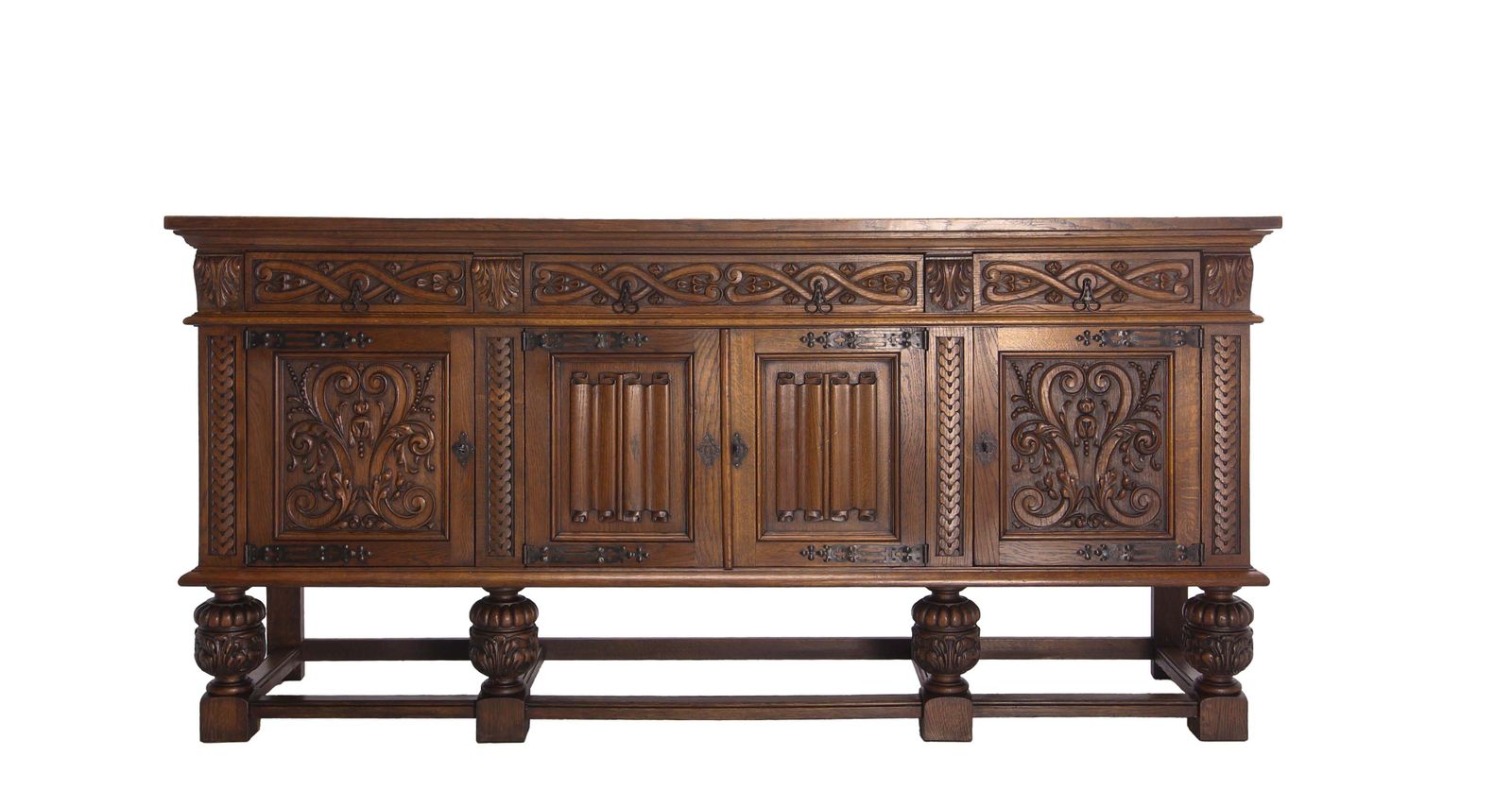 Grand buffet espagnol en chêne sculpté de style néo-Renaissance, vers 1950 photo for sale