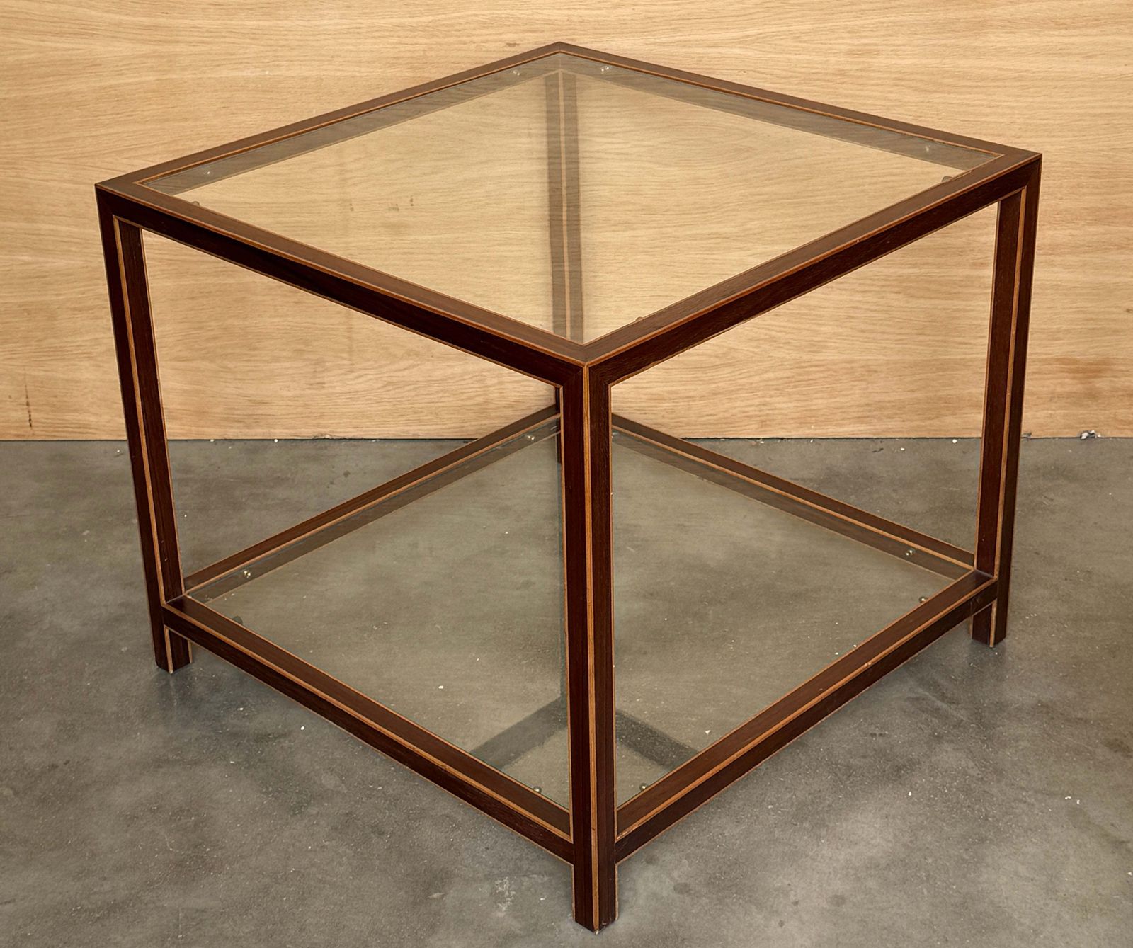 Tables d'appoint mid-century modern en noyer avec marqueterie et double plateau en verre photo 2259.0
