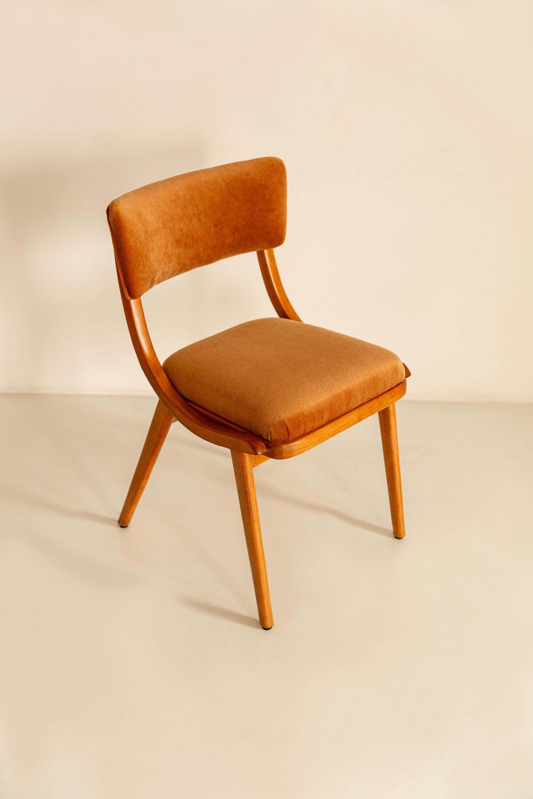 Mid-Century Modern Bumerang Chair, Rust Velvet, Polen, jaren 1960 photo for sale