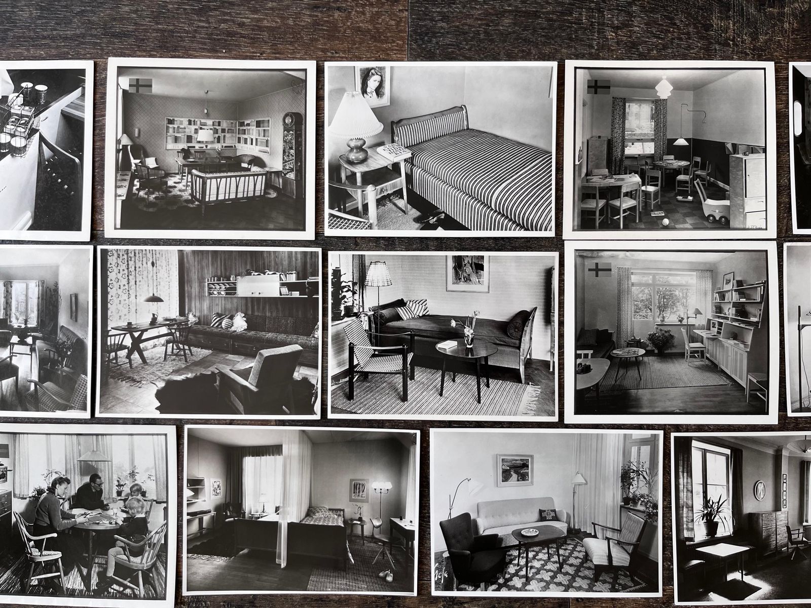 Ensemble de 18 photos d'intérieur, mobilier scandinave, Suède, années 1950 photo for sale