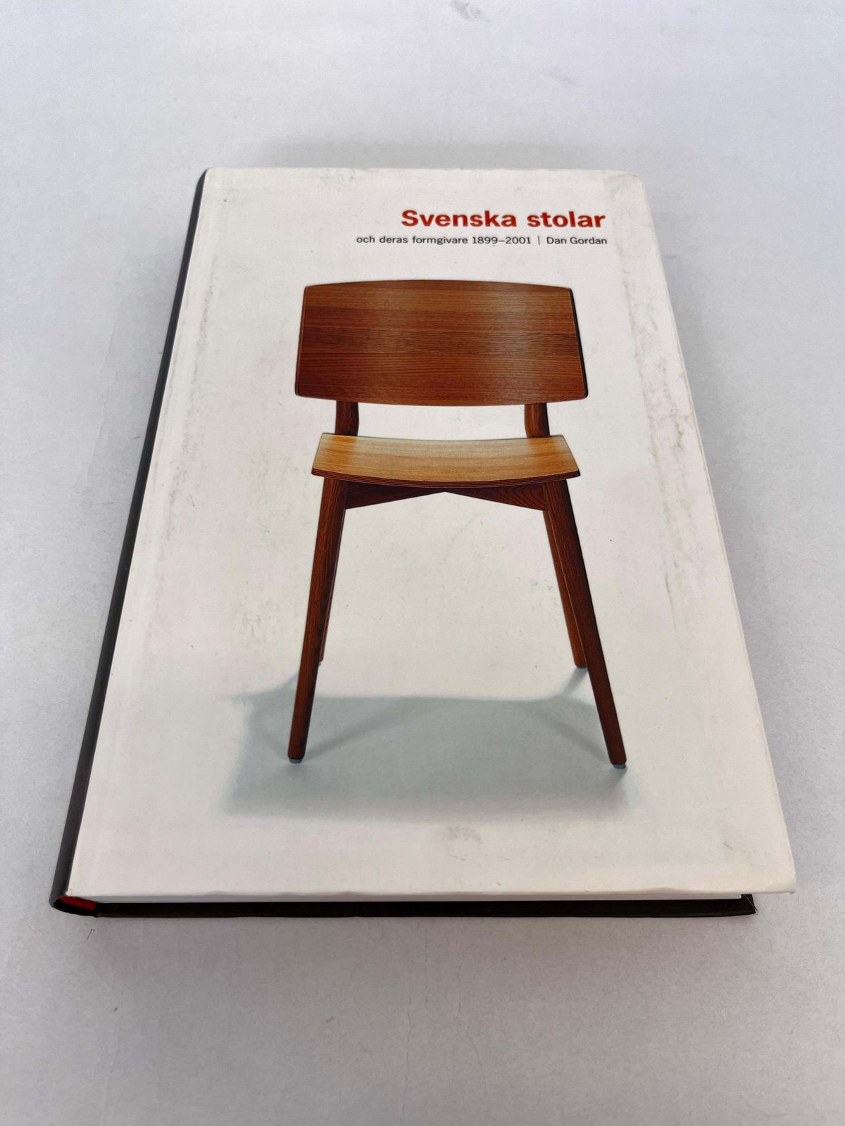 Svenska Stolar Och Deras Formgivare 1899 2001 door Dan Gordan photo furniture