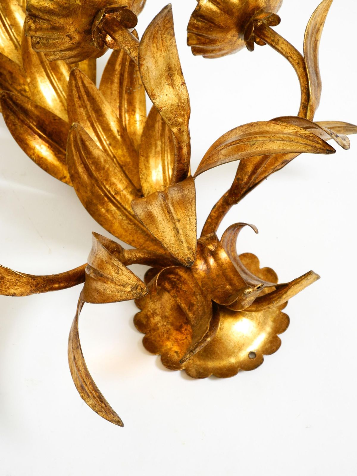 Grote Italiaanse Florentijnse Vergulde Metalen Wandlamp Met 3 Fittingen, jaren 1960 photo buy