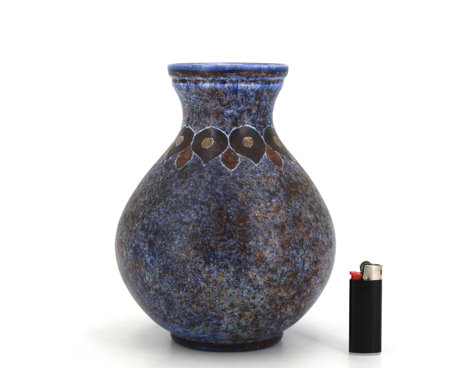 Vase en céramique bleu moucheté, par Bernard Buffat, années 1970. photo for sale