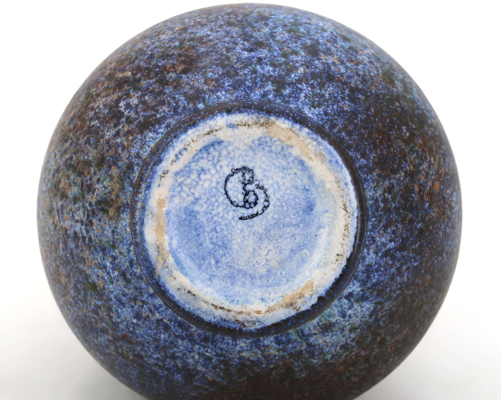Vase en céramique bleu moucheté, par Bernard Buffat, années 1970. photo vinterior