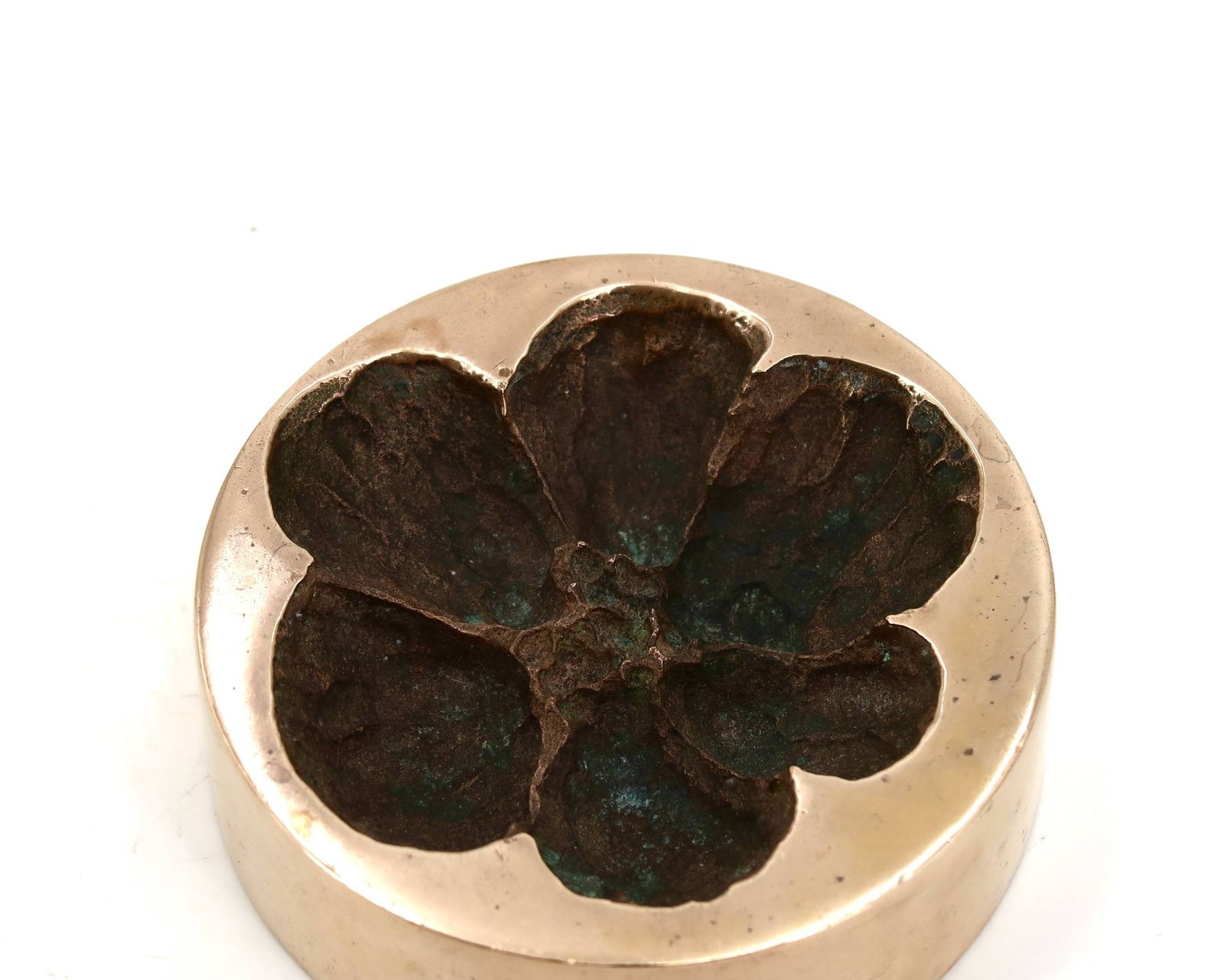 Cendrier en bronze par Monique Gerber, empreinte florale, années 1970 photo Décoration