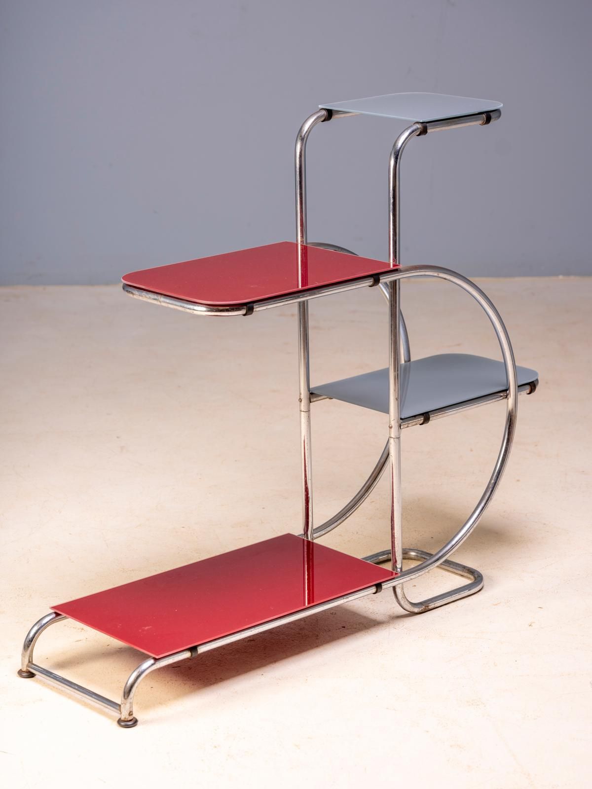 Bauhaus plantentafel van buisstaal door Emile Guyot, gekleurde glazen planken, midden 20e eeuw, Tsjecho-Slowakije, 90 × 30 × 105 cm photo 935.0