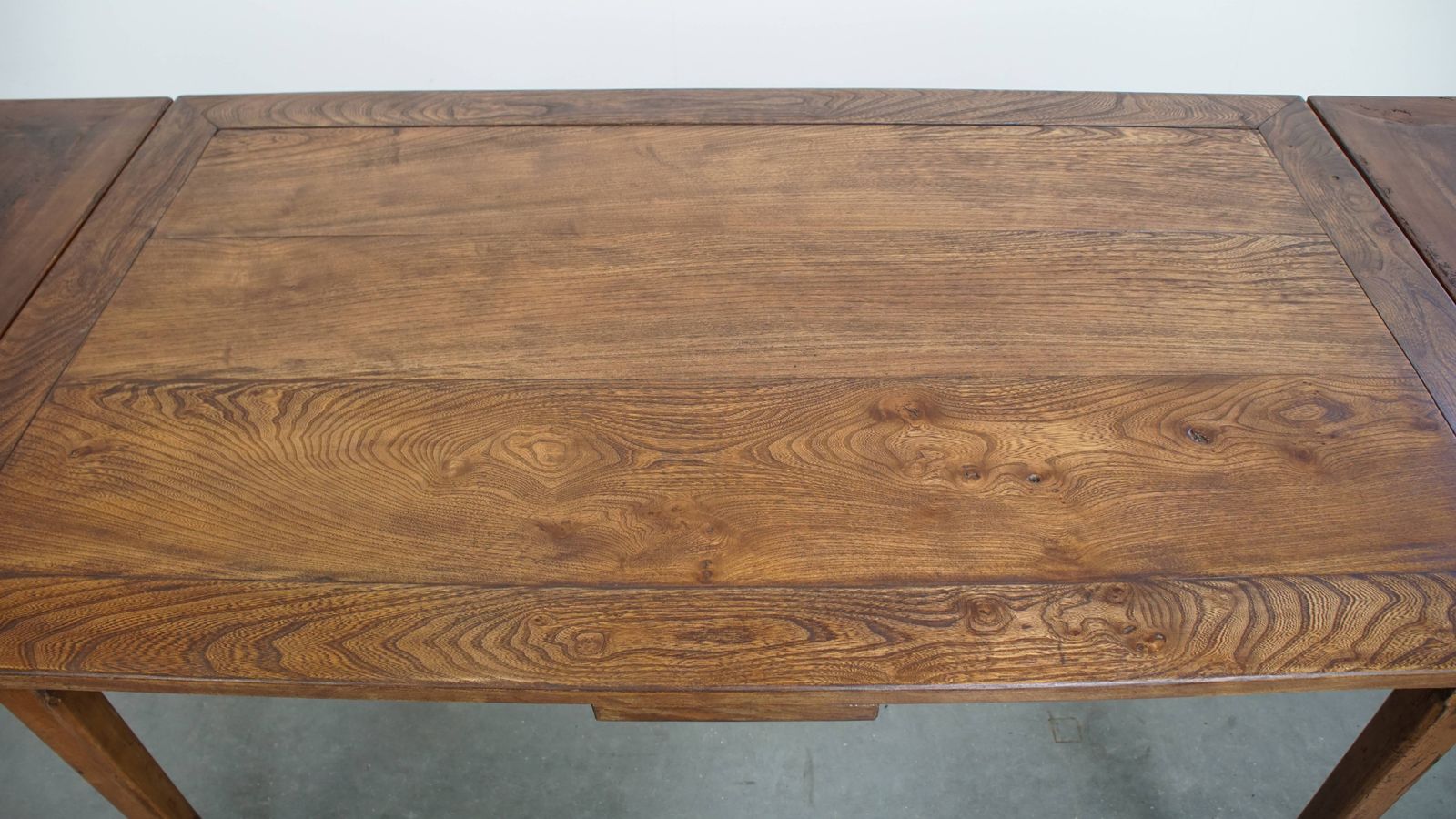 photo furniture Functional And Beautiful Antique English Extendable Dining Table Made Of Elm And Cherry Wood