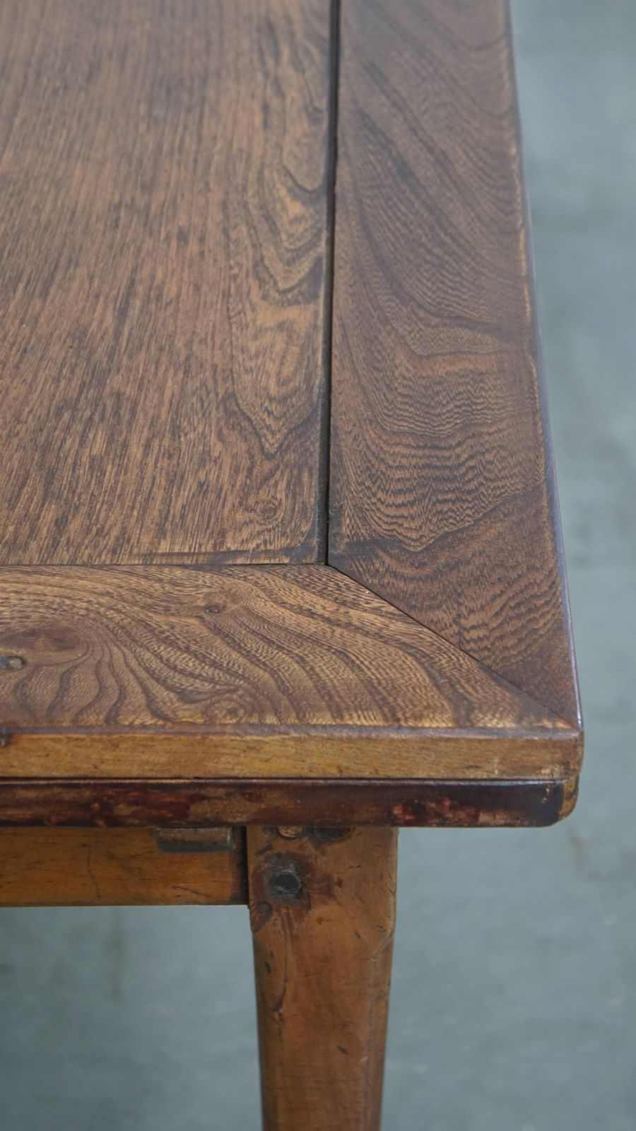 photo vinterior Functional And Beautiful Antique English Extendable Dining Table Made Of Elm And Cherry Wood