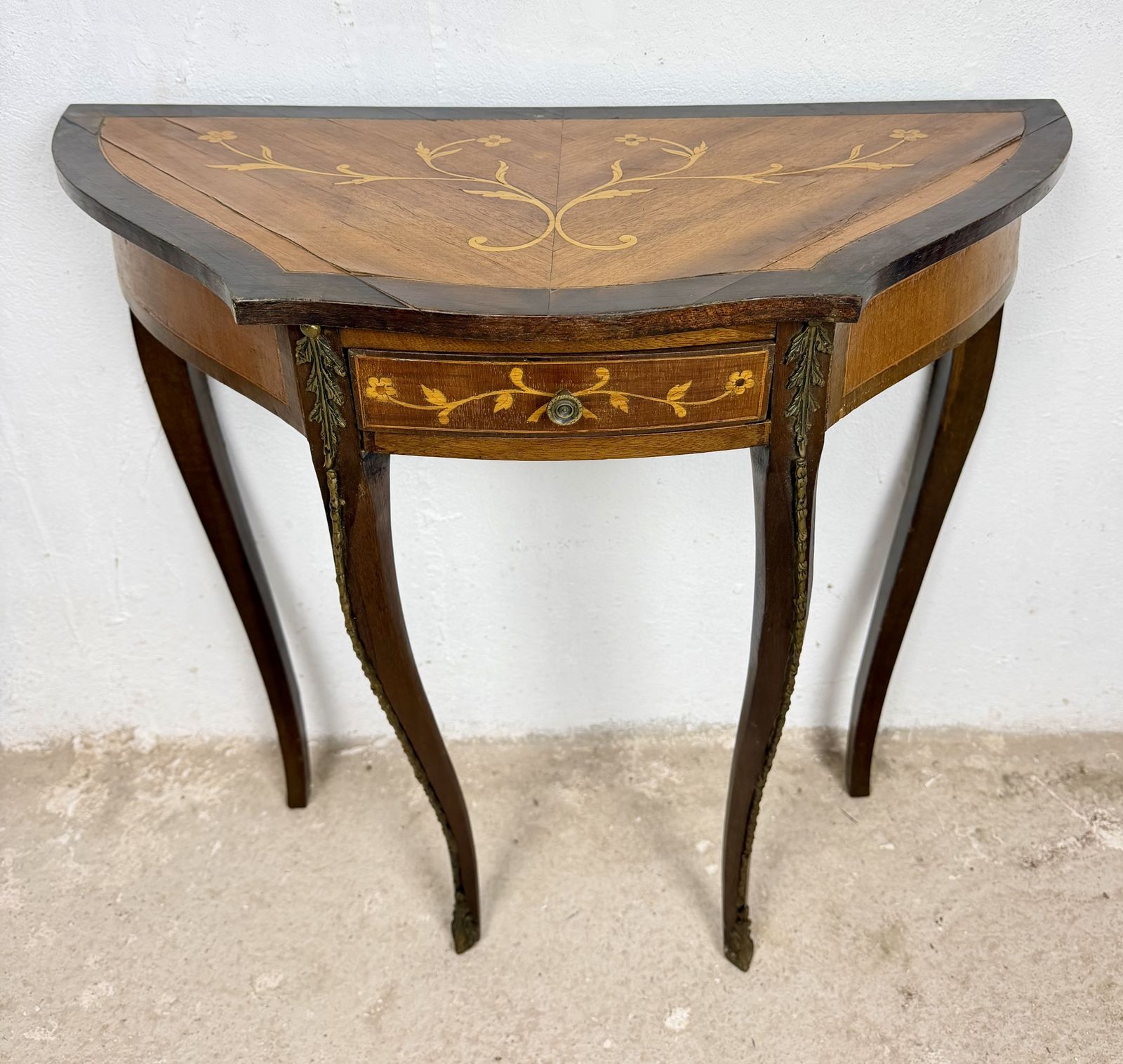 Franse Louis XVI Stijl Marqueterie Consoletafel Met Bronzen Beslag photo furniture