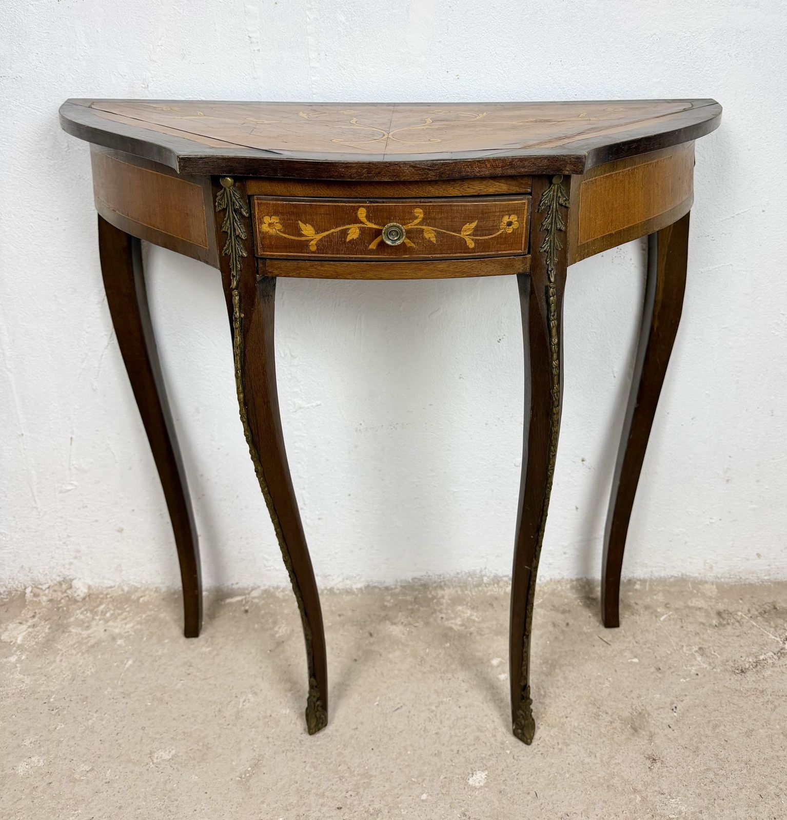 Franse Louis XVI Stijl Marqueterie Consoletafel Met Bronzen Beslag photo for sale