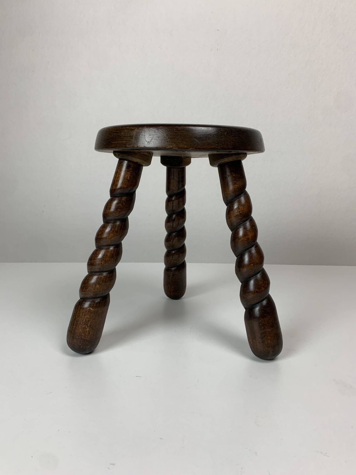 420.0 Paire de tabourets à pieds tournés en bois, style brutaliste mid-century, vers 1950 photo