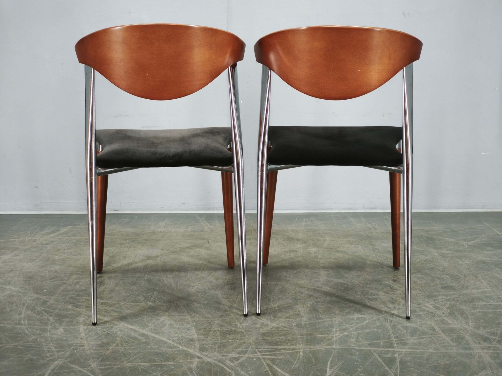 Paco Capdell set van acht Spaanse eetkamerstoelen in chroom, hout en fluweel photo vintage